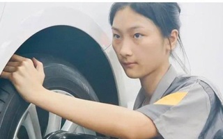 Trung Quốc: Nữ sinh 17 tuổi thắng cuộc thi sửa chữa ô tô