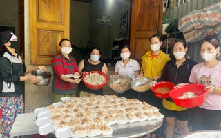 Ấm áp tình người những suất cơm và phần quà cho hoàn cảnh khó khăn ở Đắk Nông