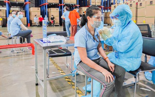200 nhân viên y tế đến Bình Dương hỗ trợ tiêm vaccine ngừa Covid-19