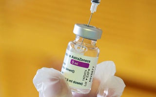 Pháp tặng 670.080 liều vaccine Astra Zeneca cho Việt Nam