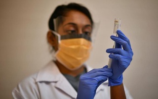 Singapore thử nghiệm lâm sàng 2 loại vaccine chống 4 biến thể virus SARS-COV-2