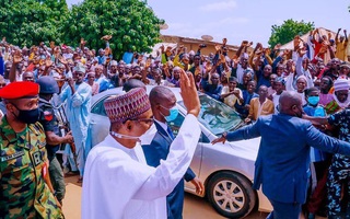 Hôn lễ xa hoa của con trai Tổng thống Nigeria giữa dịch Covid-19