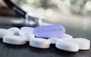 Chuẩn bị thuốc Molnupiravir để điều trị F0 tại nhà