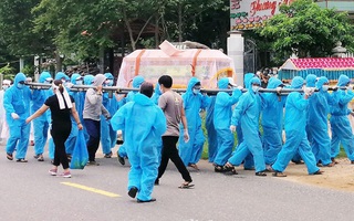 Hà Nội: Hàng trăm người đưa tang, Chủ tịch UBND xã Thọ An bị đình chỉ công tác