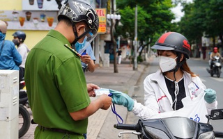 Hỏa tốc: Hà Nội tiếp tục yêu cầu siết chặt việc cấp giấy đi đường