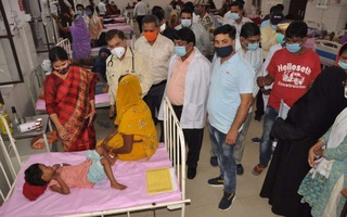 Ấn Độ: Hàng chục trẻ em tử vong trong hơn 1 tuần vì sốt không rõ nguyên nhân