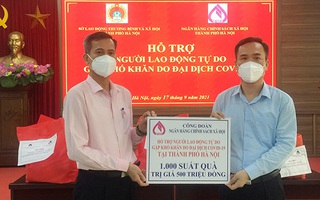 Tặng 1.000 suất quà cho lao động tự do gặp khó khăn do dịch Covid-19 trên địa bàn Hà Nội