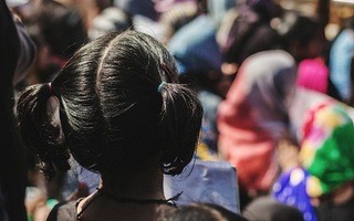 6 bé gái Ấn Độ phải khỏa thân trong nghi lễ cầu mưa