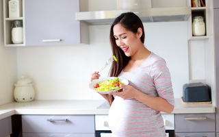 Chăm sóc mẹ bầu và bé sơ sinh mùa giãn cách: Những lời khuyên cực kỳ hữu ích của chuyên gia