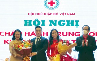 Bà Bùi Thị Hòa được bầu giữ chức Chủ tịch Hội Chữ thập đỏ Việt Nam khóa X