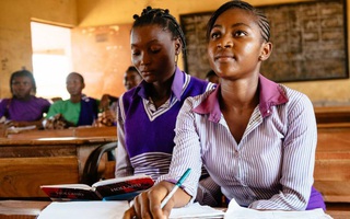 Zimbabwe nỗ lực kêu gọi các bà mẹ nhí quay trở lại trường học