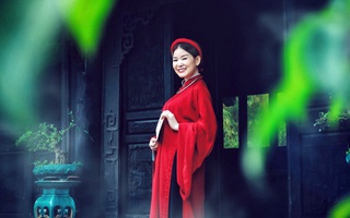 Nhà tạo mẫu tóc Văn Minh Phương gợi Tết xưa với áo dài 