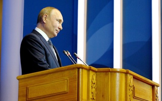 Tổng thống Nga Putin: Phụ nữ không nên đứng trước sự lựa chọn giữa gia đình và nghề nghiệp 