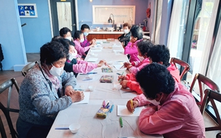 Hội người bà Hàn Quốc "không bao giờ là quá già cho nghệ thuật"