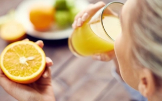 6 việc không ngờ có thể phá dạ dày, ngay cả uống nước cam, ăn sữa chua lúc này cũng gây hại