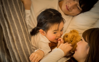 Những điều nên nói với con trước giờ ngủ giúp bé sống vui vẻ, nhẹ nhàng hơn