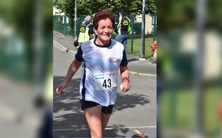 Kỷ lục thế giới mới: Người phụ nữ 82 tuổi chạy 125km trong vòng 24 giờ