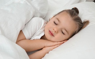 Khung giờ đi ngủ lý tưởng để trẻ phát triển toàn diện
