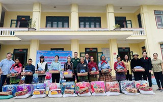 Hơn 600 trẻ em và hộ nghèo ở biên giới Lào Cai được nhận quà “Áo ấm vùng cao” 