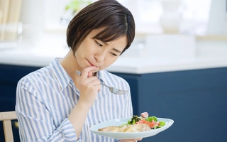 4 bất thường khi đang ăn có thể là dấu hiệu cảnh báo ung thư