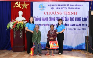 Tặng quà hơn 200 phụ nữ, trẻ em dân tộc thiểu số ở Quảng Nam