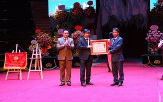 Chủ tịch nước tặng Huân chương Lao động hạng Nhì cho trường Trung cấp Nghệ thuật Xiếc và Tạp kỹ Việt Nam