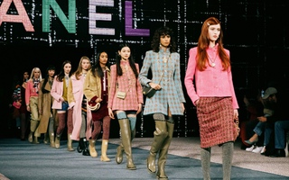 Chanel Thu Đông 2022: Sự “biến ảo” của vải tweed