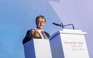 Tỷ phú Bill Gates tiết lộ từng uống "nước từ chất thải" 