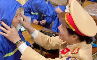 Hội Phụ nữ cơ sở Cục Cảnh sát giao thông thực hiện công tác thiện nguyện tại Yên Bái
