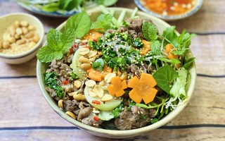 Chiều cuối tuần làm bún bò xào thơm ngon nức mũi