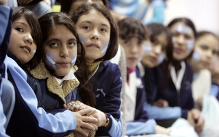 Giáo dục ở Argentina: Học 4 tiếng/ngày, bóng đá thịnh hành trong các trường