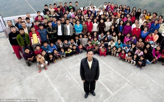 Ngỡ ngàng với gia đình đông nhất thế giới: 1 chồng, 39 vợ, 94 con 