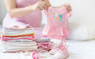 5 loại quần áo thiết kế bắt mắt nhưng gây hại cho trẻ sơ sinh