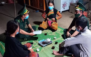 Bộ đội biên phòng Chiềng Sơn giúp đồng bào Mông tránh xa ma túy 