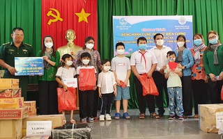 TPHCM: Hội LHPN quận Gò Vấp tặng quà cho trẻ em và phụ nữ biên cương
