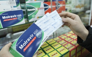Thủ tướng yêu cầu cắt giảm ngay thủ tục mua thuốc phòng, chống Covid-19