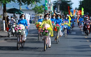TPHCM: Phụ nữ quận 11 thi trang trí và diễu hành xe đạp hoa 