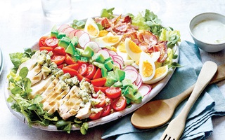 Salad thập cẩm đơn giản mà đủ chất