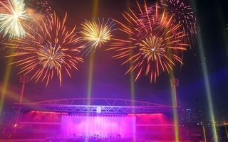Bắn pháo hoa trong Lễ khai mạc SEA Games 31 tại sân vận động Mỹ Đình