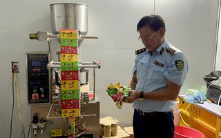 Hàng tấn kẹo Trung Quốc đang "hô biến" thành kẹo xuất xứ Nhật Bản