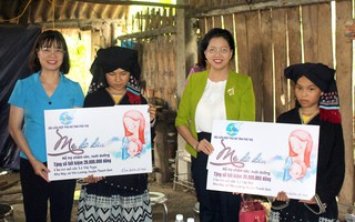 Hội LHPN tỉnh Phú Thọ nhận làm "Mẹ đỡ đầu" 2 chị em ruột mồ côi bố mẹ