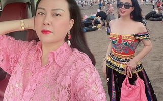 Phượng Chanel về quê Thanh Hoá đi biển, ăn mặc sặc sỡ nhưng cực có gout