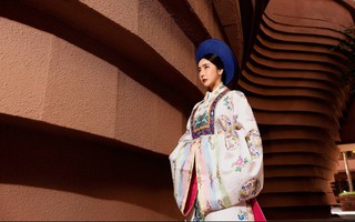 Mai Diệu Linh khác lạ với áo dài lấy cảm hứng từ cổ phục triều Nguyễn