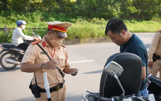 Đi xe máy vào cao tốc, tự xưng là phó trưởng khoa rồi dọa CSGT "vào viện K sẽ gặp anh"