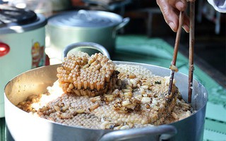 Món làm từ thứ bỏ đi của tổ ong lại thành đặc sản Cà Mau