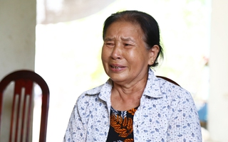 Mẹ già khóc cạn nước mắt, cầu xin con gái rút đơn kiện em trai