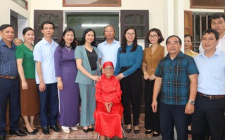 Lãnh đạo Hội LHPNVN thăm, tặng quà Mẹ Việt Nam anh hùng, gia đình liệt sĩ, thương binh tại tỉnh Thái Bình 