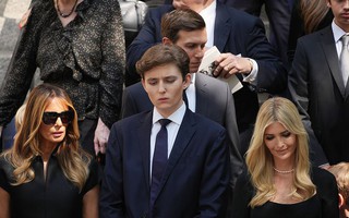 "Quý tử" út nhà Donald Trump xuất hiện trong đám tang vợ cũ của cha