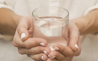 Người Nhật dựa vào việc “uống nước đun sôi" để ngăn ngừa ung thư, mấu chốt nằm ở bước này