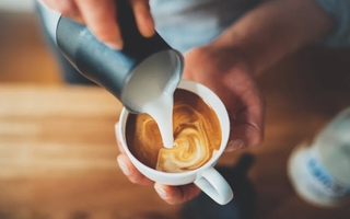 5 thói quen uống cà phê rút ngắn tuổi thọ, người hiện đại dễ mắc
